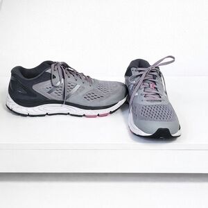 New Balance 840v4 Women's Gray and Pink Sneakers SIZE 11